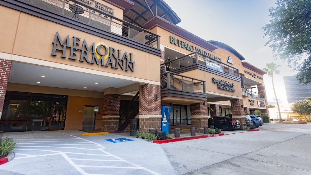 Exterior of Memorial Hermann Sports Medicine & Rehabilitation Greenway Plaza/Upper Kirby.