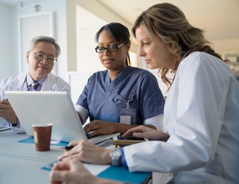 Physicians and residents looking at computer